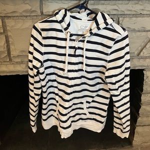 Navy and white Vineyards Vines sweatshirt